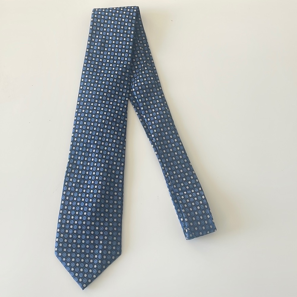Rochester 100% Silk Navy Blue and White Design Men’s Formal Tie